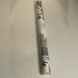 Tempaper Daisy Bloom Self Adhesive Wallpaper